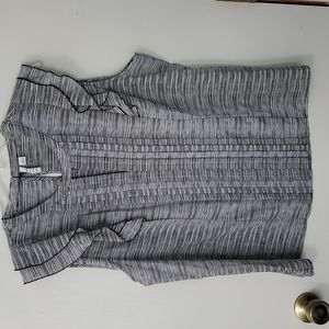 ELLE BLACK AND WHITE RUFFLE WITH KEYHOLE FRONT PLEATED DESIGN SIZE XL